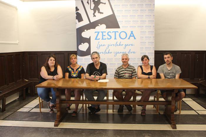 "Prest gaude hitz egiteko, baina lanpostuak ez ditugu oparituko"