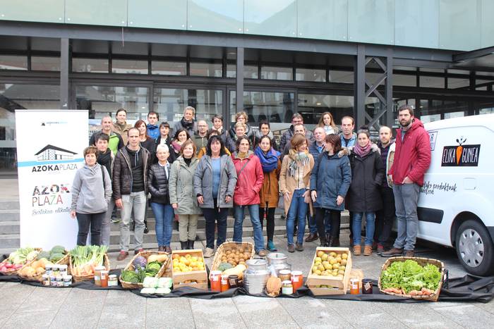 Azpeitiko Azoka Plaza 2.0 proiektuak urtebeteko bidea egin du, inguruko ekoizleak eta erabiltzaileak saretuz