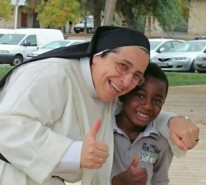 Sor Lucia Caram: "Uste dut denok izan gaitezkeela bake eraikitzaileak"
