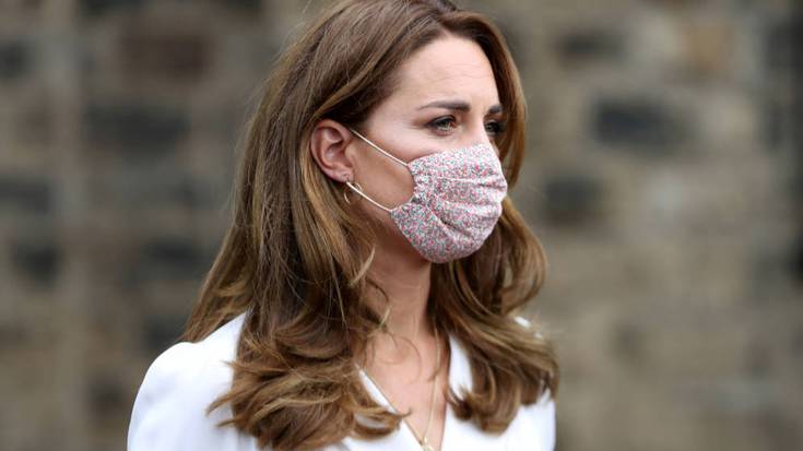 HARA! Cambridgeko dukeek Amaia Arrietak diseinatutako maskarak daramatzate