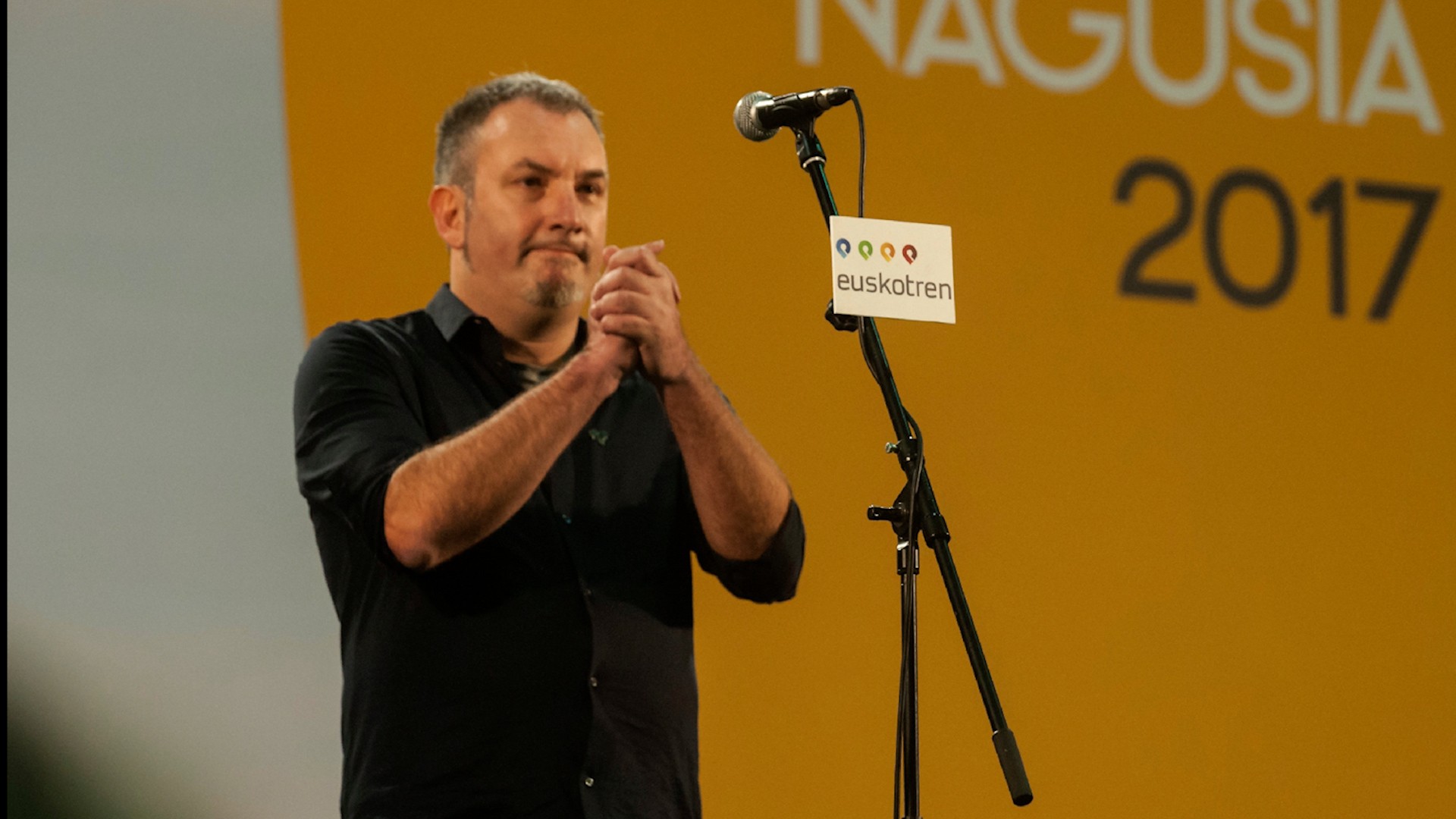 Jon Maia: "Bertsotatik ez naiz inoiz erretiratuko. Bertsoa da nire etxea"