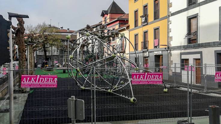 Hasi dira herriko hainbat jolas parke konpontzen