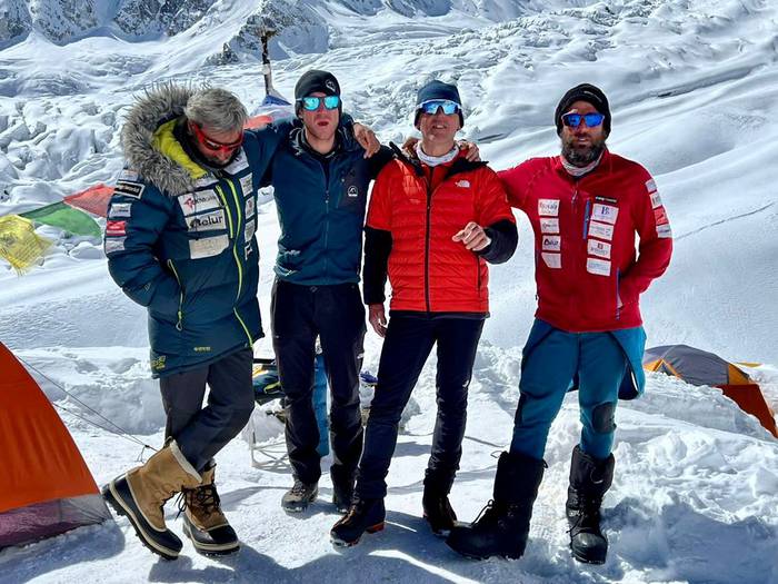 Alex Txikonek eta taldeak bertan behera utzi dute Manasluko espedizioa