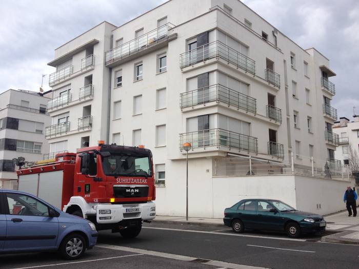 Haizeak arazoak sortu ditu zenbait teilatutan