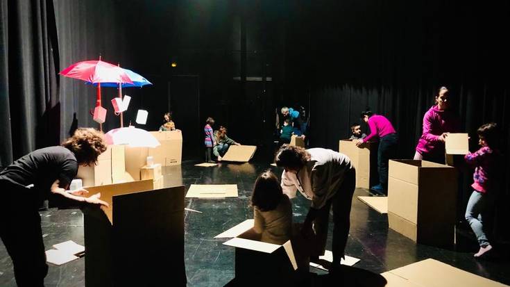 Familientzako antzerki tailerra egingo da martxoaren 2an, 'Kutxartean' antzezlanari lotuta