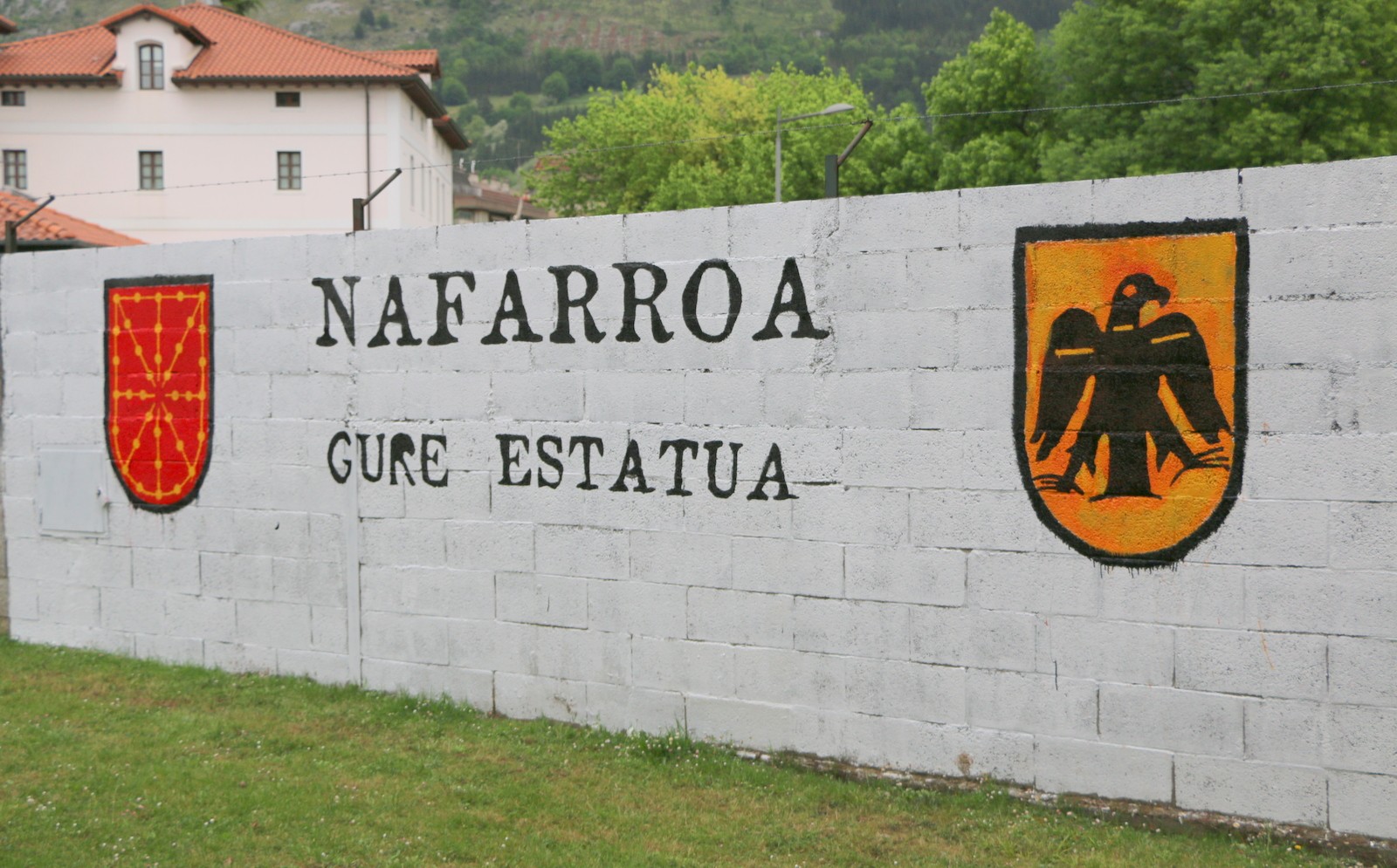 Iriaun nafar elkartea: 'Gure estatua berreskuratzeak bakarrik ziurtatuko du euskaldunen bizirautea'