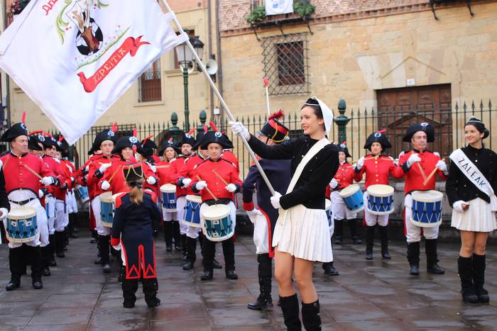 Argazki bilduma: Diana eta prozesioa, San Sebastian egunean Azpeitiko kaleak esnatzeko