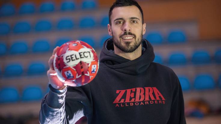 Jon Azkue: "Argi nuen, Bidasoa utziz gero, atzerrira joateko izango zela"