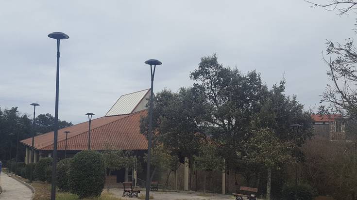 Prest dago Urtetako argiteria berria