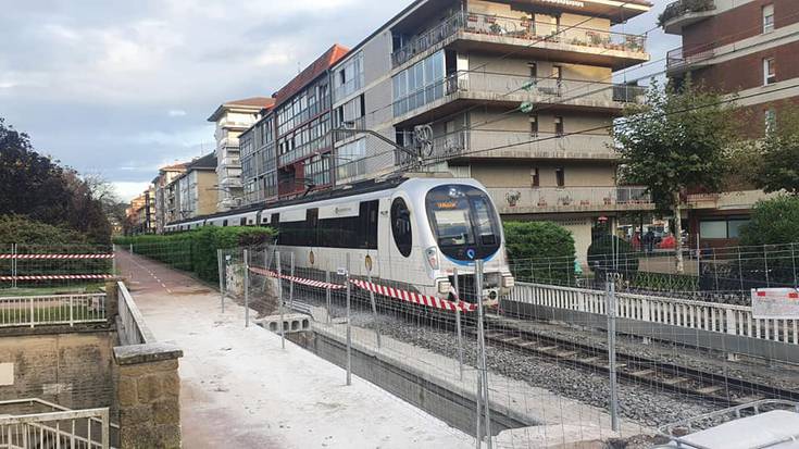 EH Bildu: "Partxeak jartzeari utzi eta, behingoz, trena lurperatu behar da Zarautz batzeko"