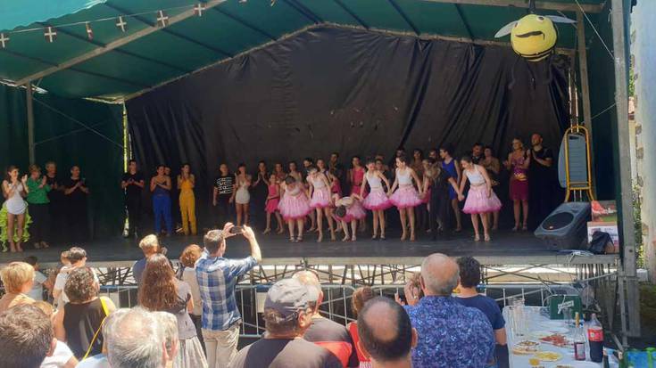 Musika eta dantza protagonista, Nuarbeko Trinidade jaien bigarren egunean