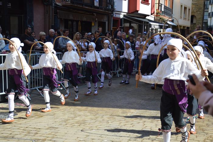 Euskal Dantza Eguna antolatu dute Vista Alegren