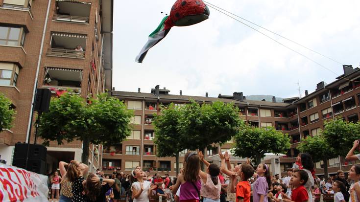 Mantangorri jaitsita, festa bete-betean murgildu da Sanjuandegi