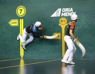 Oriamendi 2010 enpresako erremontistek erremontearen geroa bermatzeko eskatu diete erakundeei