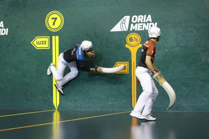 Oriamendi 2010 enpresako erremontistek erremontearen geroa bermatzeko eskatu diete erakundeei