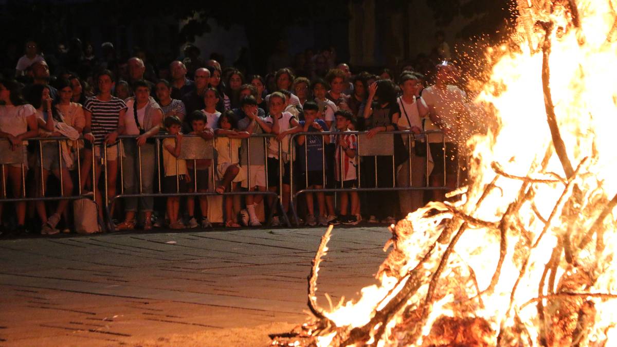 Beroak baldintzatuta, baina eskualdeko hainbat lekutan piztuko dute San Joan sua