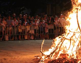 Beroak baldintzatuta, baina eskualdeko hainbat lekutan piztuko dute San Joan sua