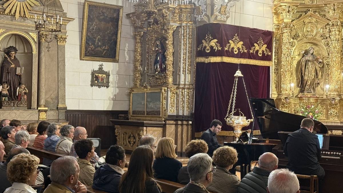 Pianoaren eta harmoniumaren fusioa eraman du Aire(h)arik Santa Kutz komentura