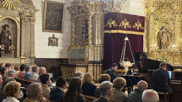 Pianoaren eta harmoniumaren fusioa eraman du Aire(h)arik Santa Kutz komentura