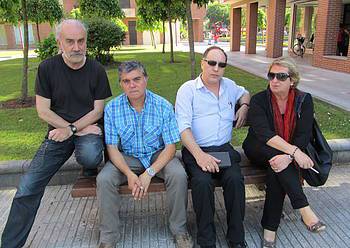 Xeyko zuzendaritzak soldatak ia heren bat jaisteko asmoa dutela salatu dute langileek