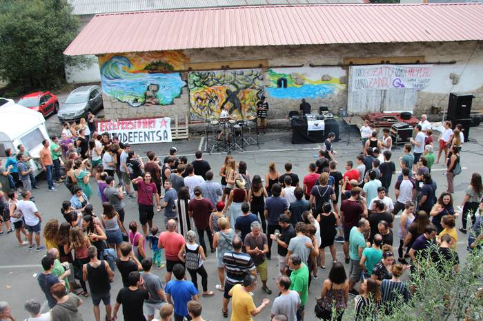 Lokal berritua, musika kabia indartzeko