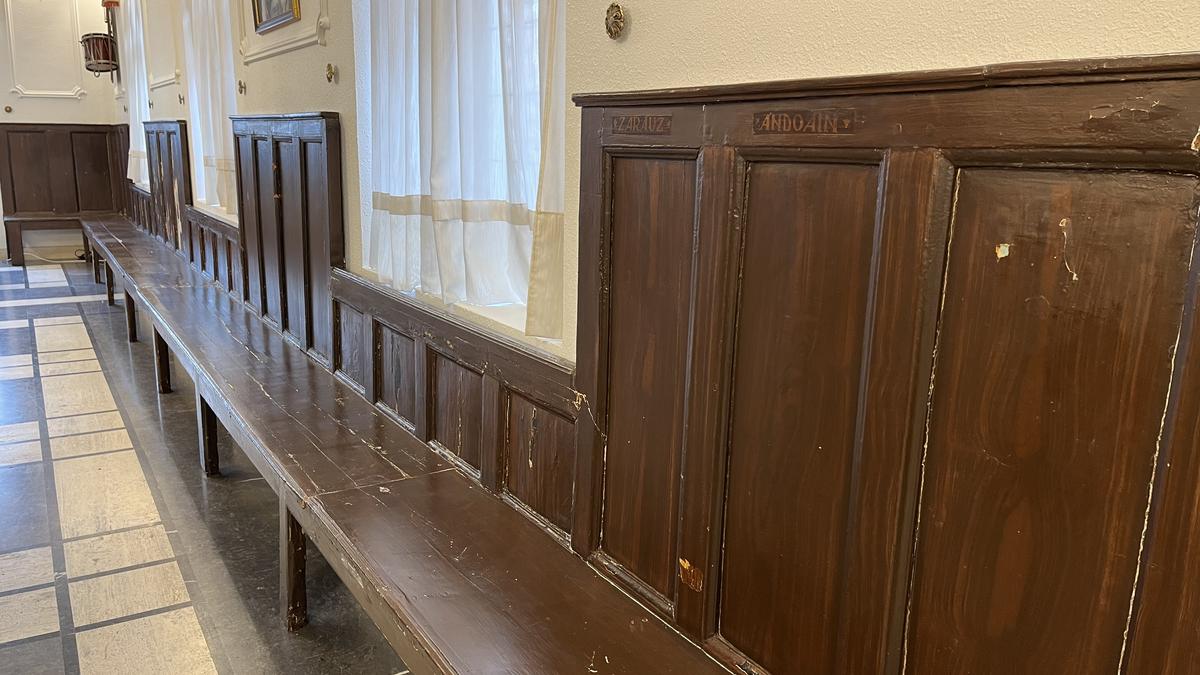 Lurraldeko antzinako agintarien eserlekua, bizirik