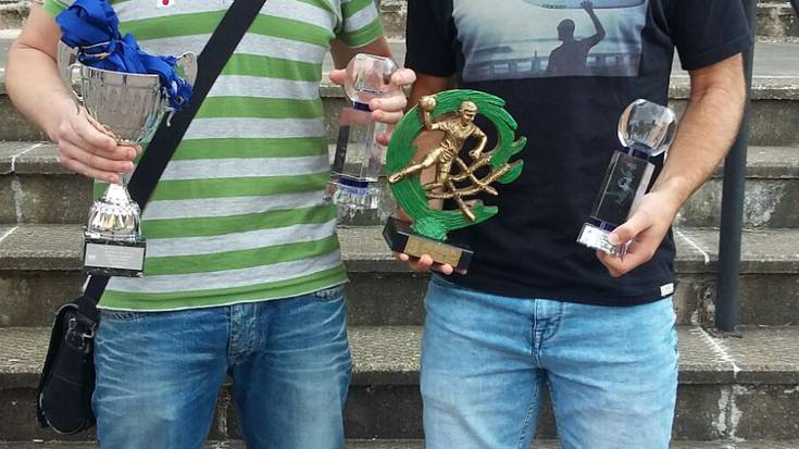 Eskubaloi federazioak Zumaiako jokalariak eta taldeak saritu ditu