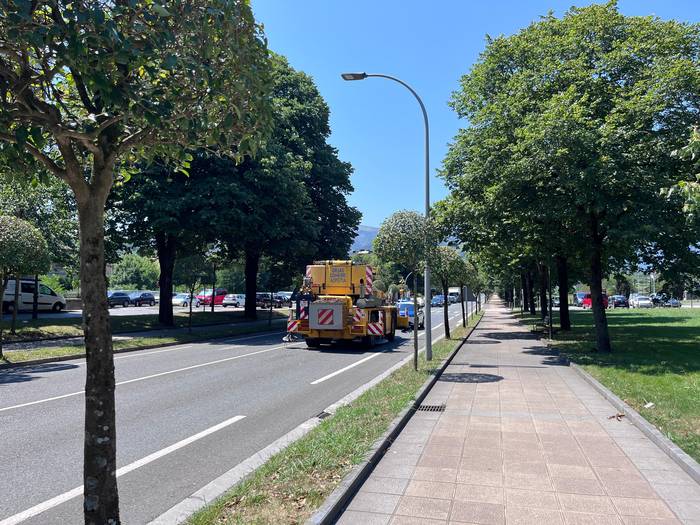 Garabi kamioi bat bateriarik gabe geratu da Loiolako Inazio hiribidean, eta auto ilara luzeak sortu dira