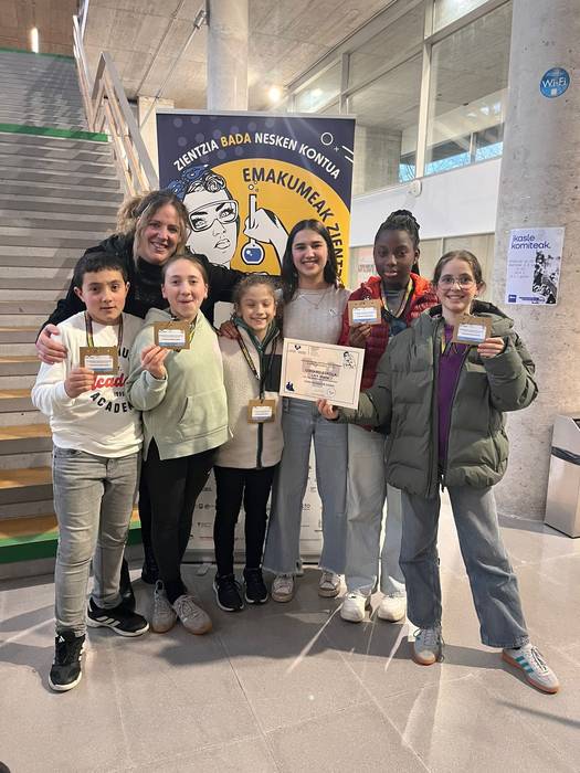 Oikiako Eskolako ikasleak saritu dituzte 'Emakumeak zientzian' egitasmoaren barruan