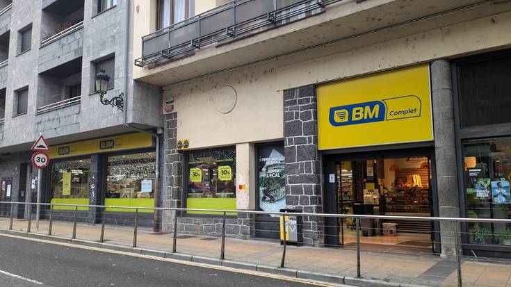 Gipuzkoako BM supermerkatuetako pertsonal faltak langileak "ito" egiten dituela salatu du enpresa batzordeak
