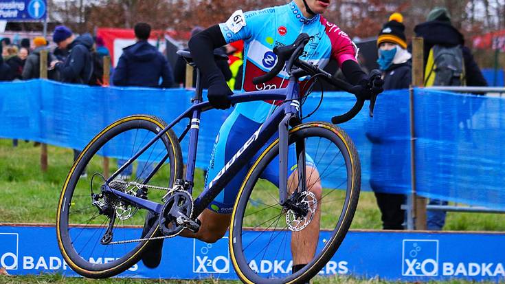 Belgikako ziklo krosa gertutik ezagutu du Unai Egañak