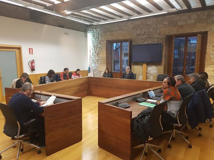 Ardantzabidekoak ez diren egoiliarrek hamar euro ordainduko dute uda garaian aparkatzeko txartela
