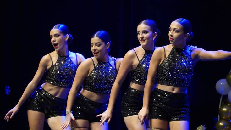 Born to dance eskolako dantzariek goraino bete dute Baztartxo urte amaierako jaialdian