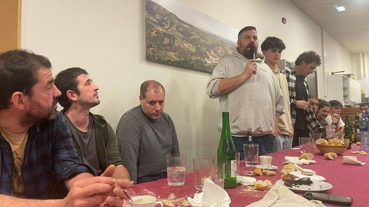 Andatzako auzoa bertsoz bete da