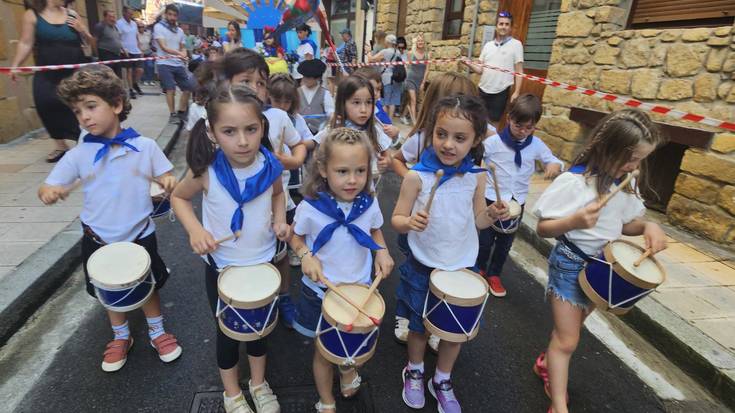 La Salle Ikastetxeko haur hezkuntzako ikasleek Santa Marinako danborrada ospatu dute