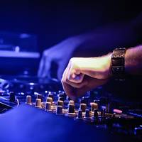 Mendi buelta, babarrun jana eta DJ gaua Getariako Gaztetxean