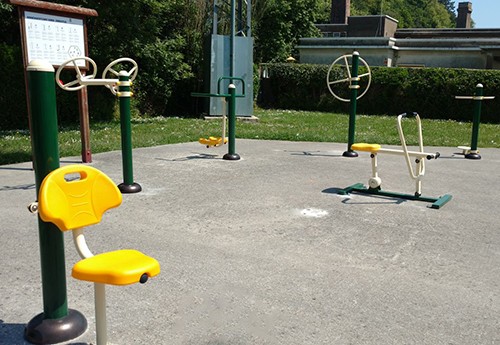 Edadetuentzako kirol zirkuitua berritu du Udalak eta berri bat instalatuko du laster 