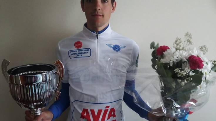 Eulen taldeko Aritz Kortaberriak mailot zuria eskuratu du Eibarren