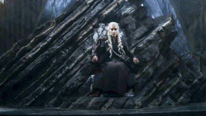 'Game of Thrones': Daenerysen tronua eta Itzurungo haitzak
