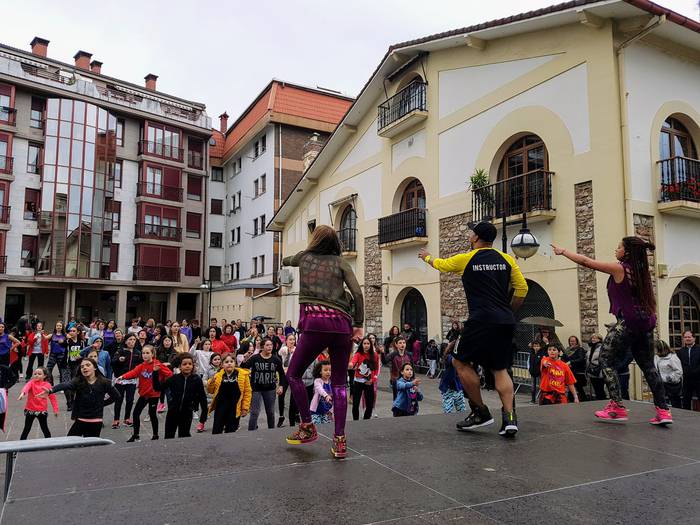 Valentziako uholdeetako kaltetuentzako zumba saio solidarioa egingo dute igandean