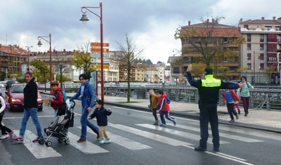 EH Bilduren erabilera politikoa, udaltzainen lan eskaintza bateratuan
