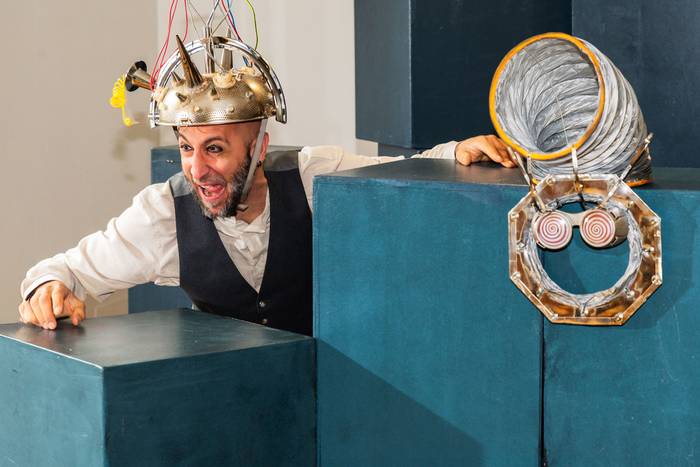 Ikuskizuna: Ameztu antzerki konpainiaren 'Kay robot'