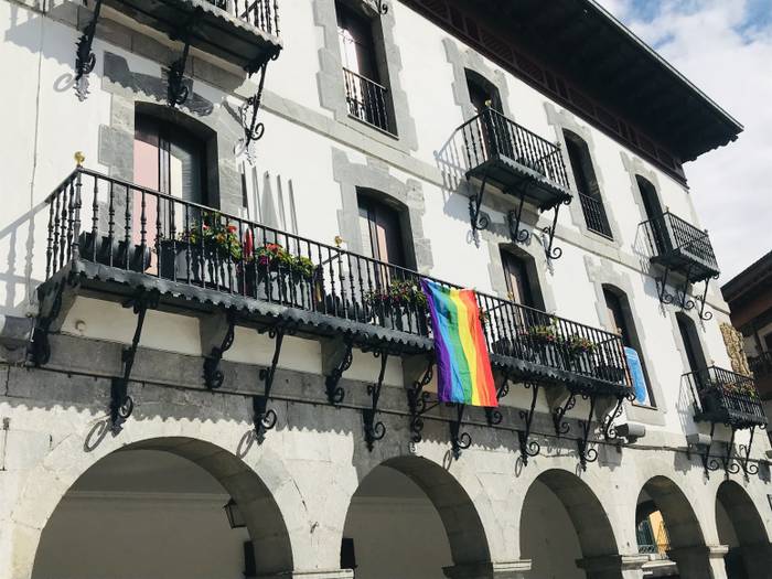 "LGTBI+ pertsonen eskubideak bermatzera bideratutako neurriak aktibatzeko konpromisoa" agertu du udalak