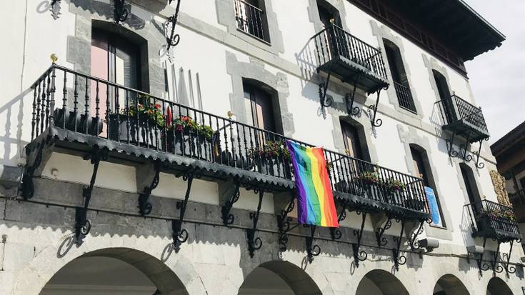 "LGTBI+ pertsonen eskubideak bermatzera bideratutako neurriak aktibatzeko konpromisoa" agertu du udalak