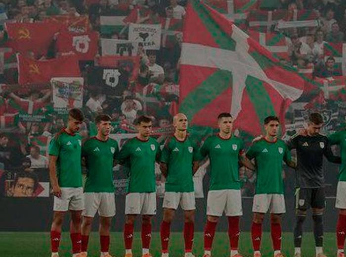 Futbitoko txapelketaren finalen aurretik, 'Espainiar inposiziorik ez' lelopean argazkia aterako dute
