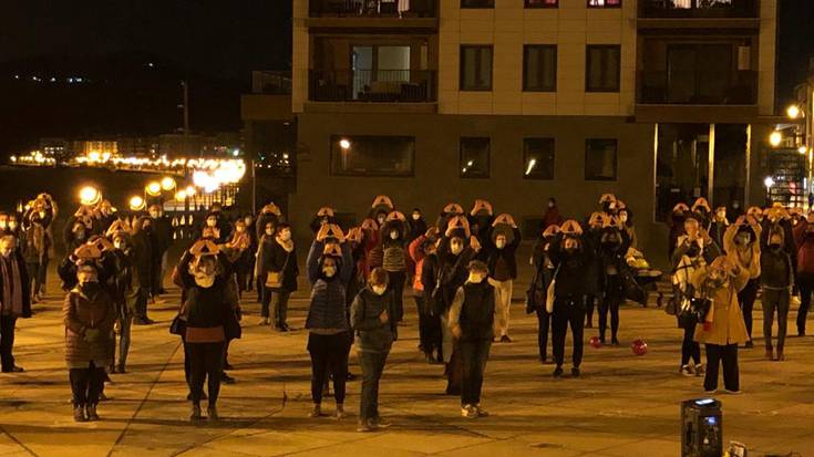 Hainbat ekitaldi antolatu ditu Zarauzko Koordinadora Feministak Azaroaren 25aren harira