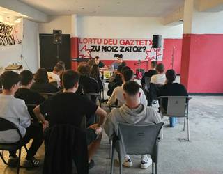 Aurkezpena, kontzertuak eta argazkilaritza tailerra izan dituzte Azkoitiko Gaztetxean