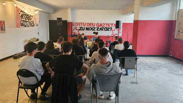 Aurkezpena, kontzertuak eta argazkilaritza tailerra izan dituzte Azkoitiko Gaztetxean