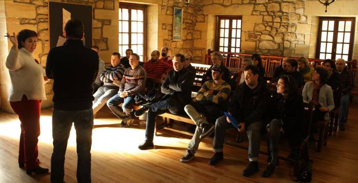 Denboraleak kaltetutako herritarrekin bildu da gaur Zarauzko Udala