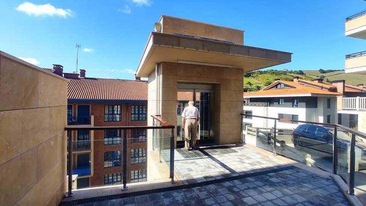 Bizilagunek gaur goizean estreinatu dute San Telmo kaleko igogailu berria